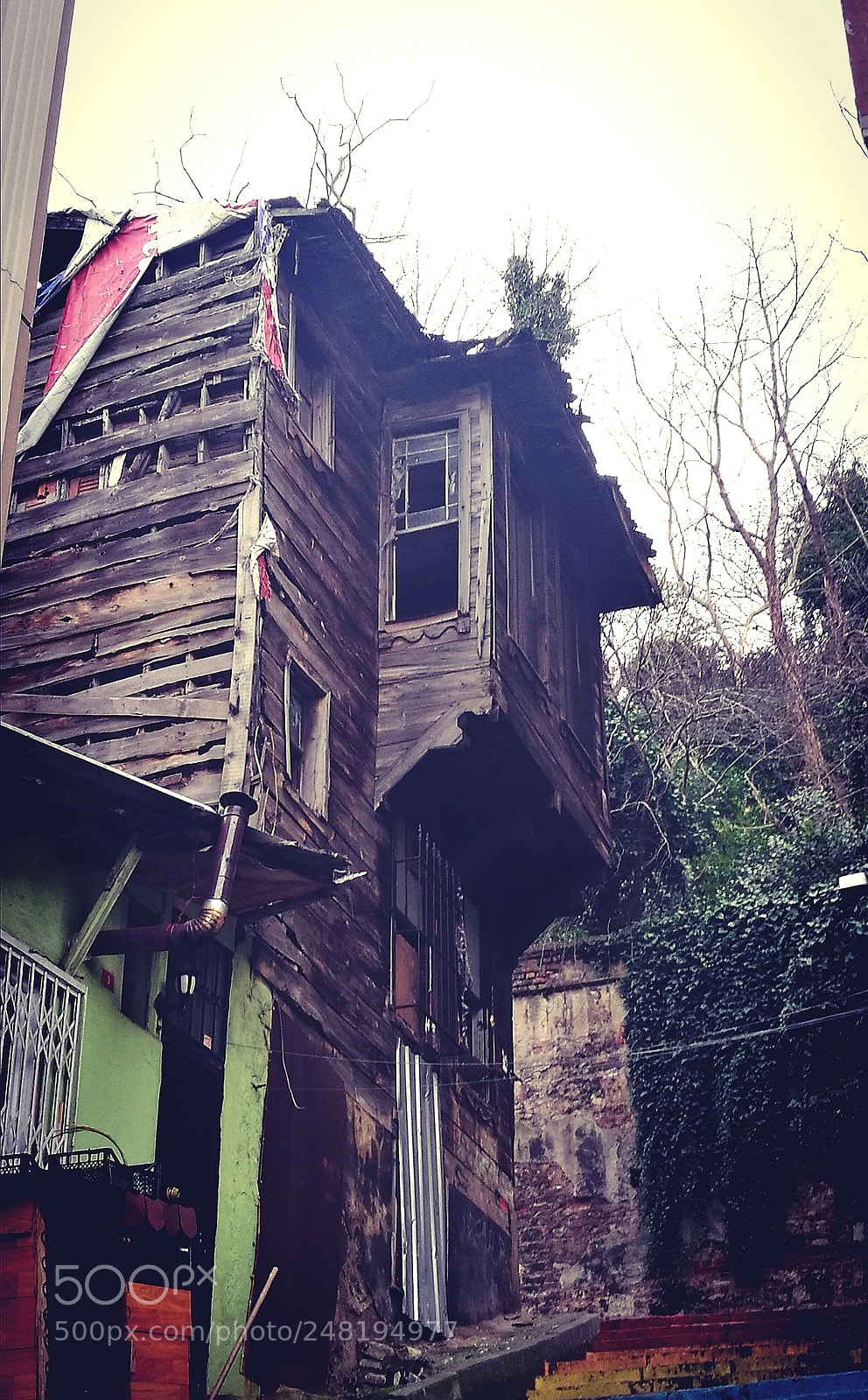 HUAWEI P9 sample photo. Abandoned house photography