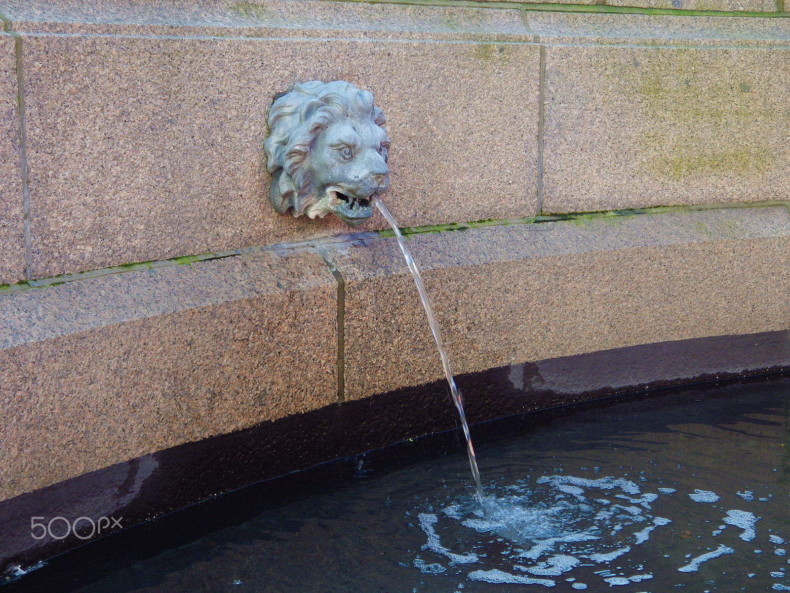 Pentax X-5 sample photo. Fountain in town centre photography