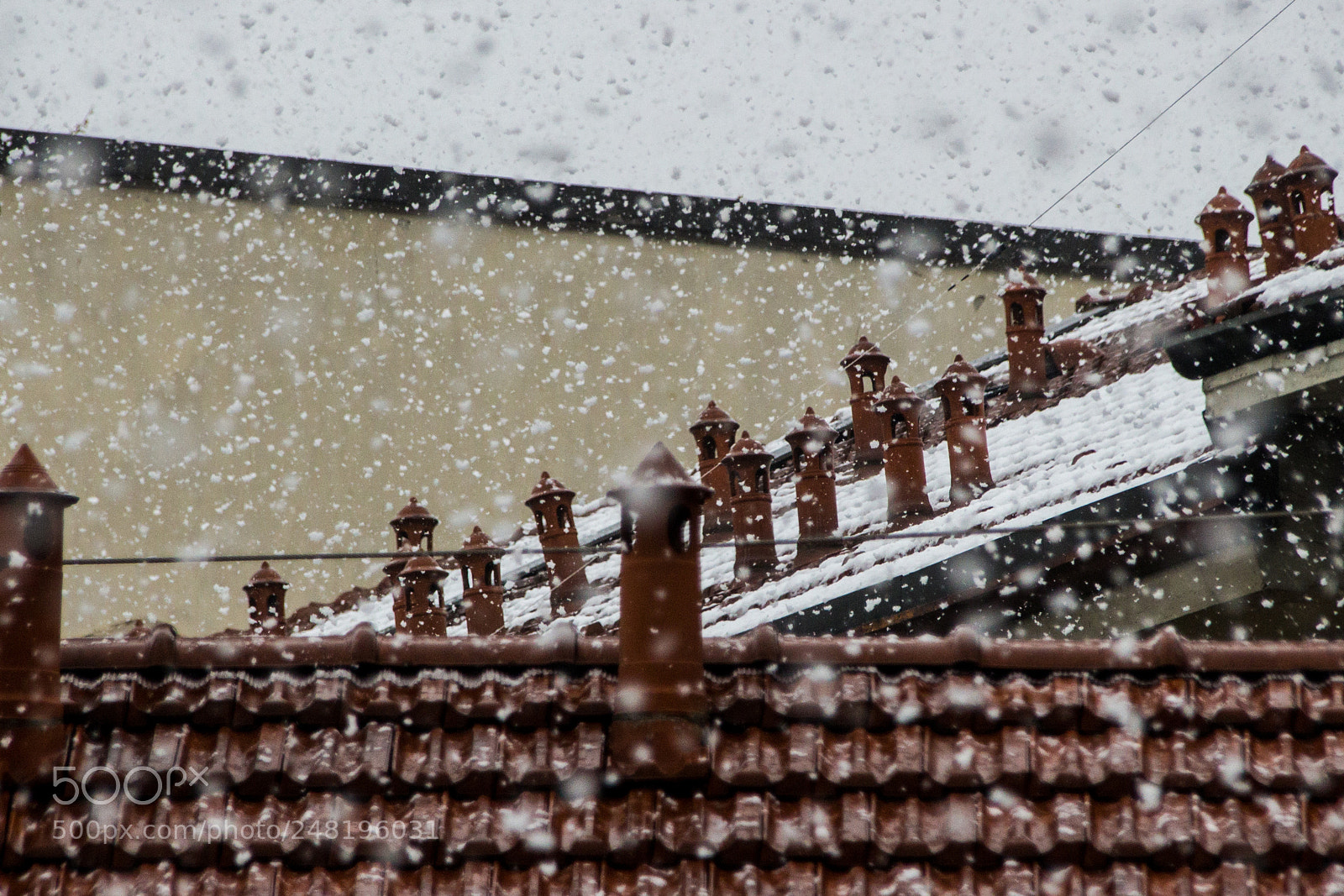 Canon EOS 550D (EOS Rebel T2i / EOS Kiss X4) sample photo. Snowfall over the chimneys photography