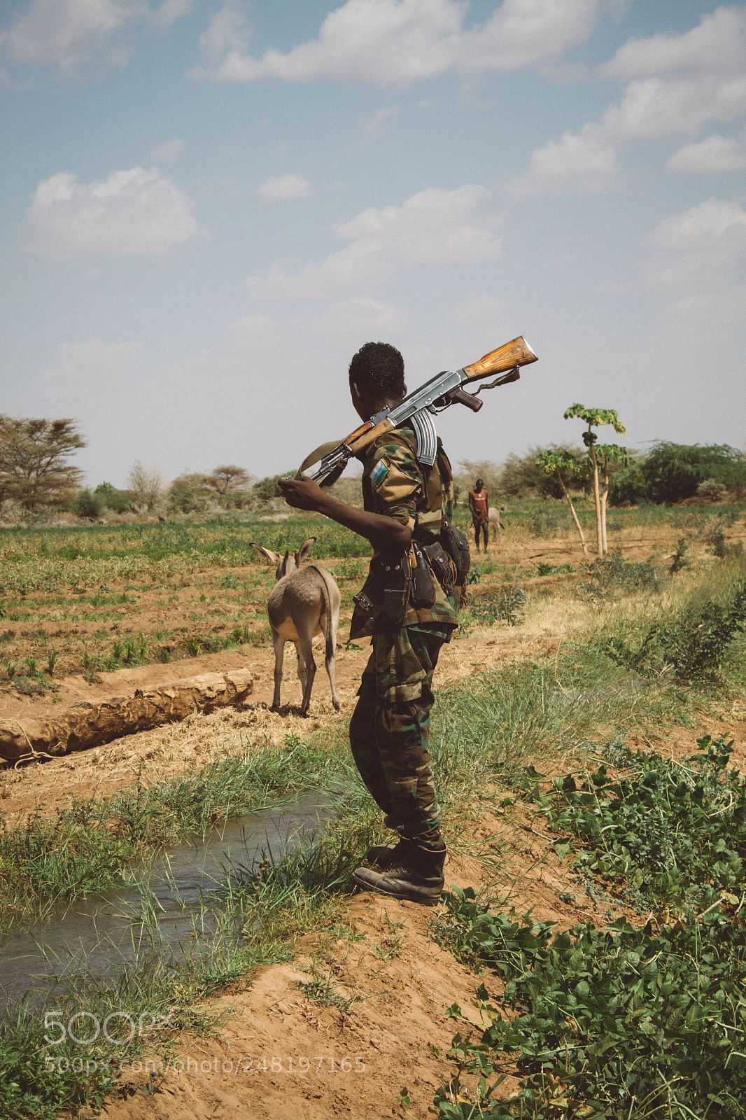 Canon EOS 1300D (EOS Rebel T6 / EOS Kiss X80) sample photo. Somali soldier photography