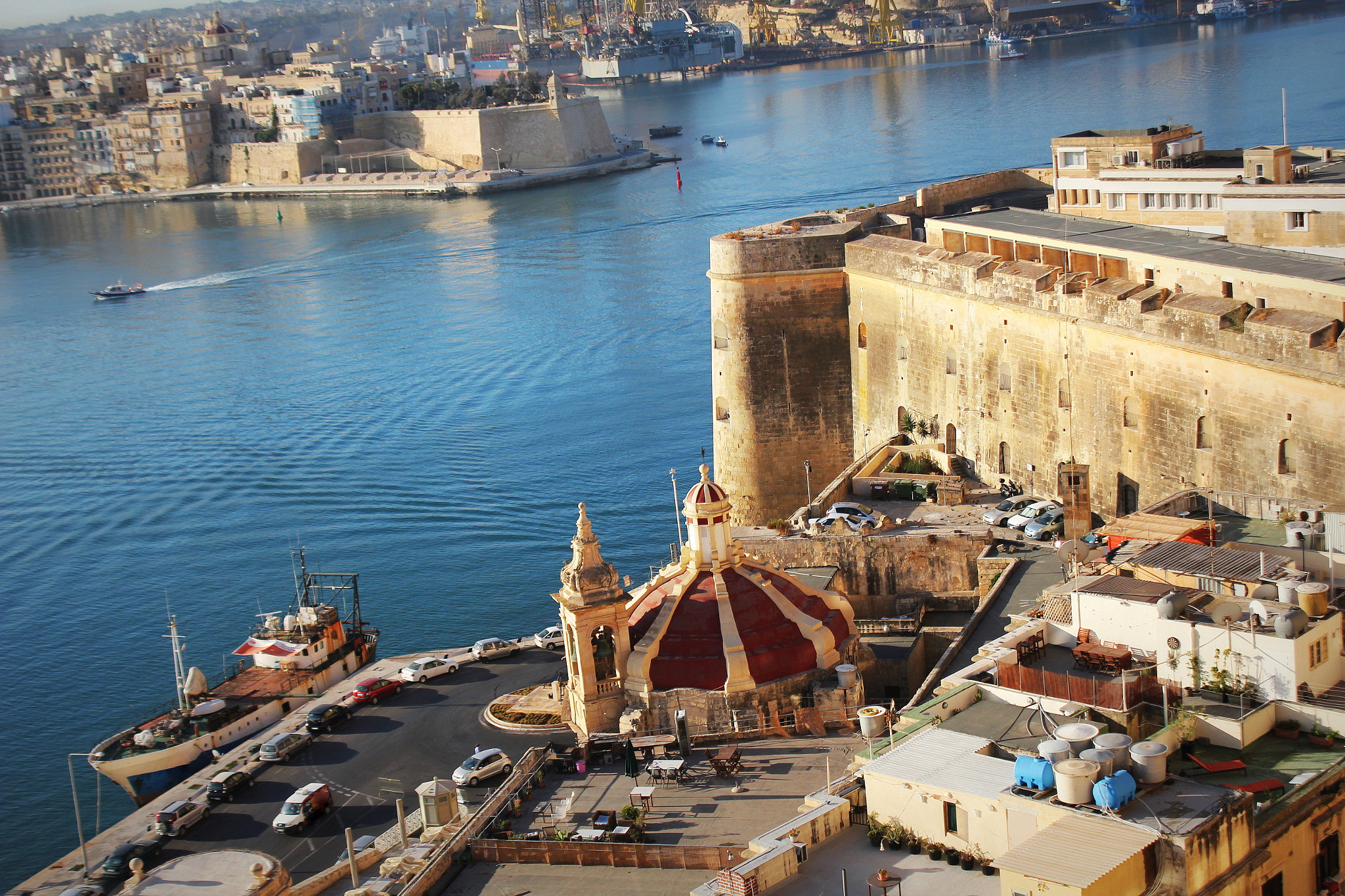 Canon EOS 550D (EOS Rebel T2i / EOS Kiss X4) sample photo. Panoramic skyline view of ancient defences of valletta, tree cities and the grand harbor, malta photography