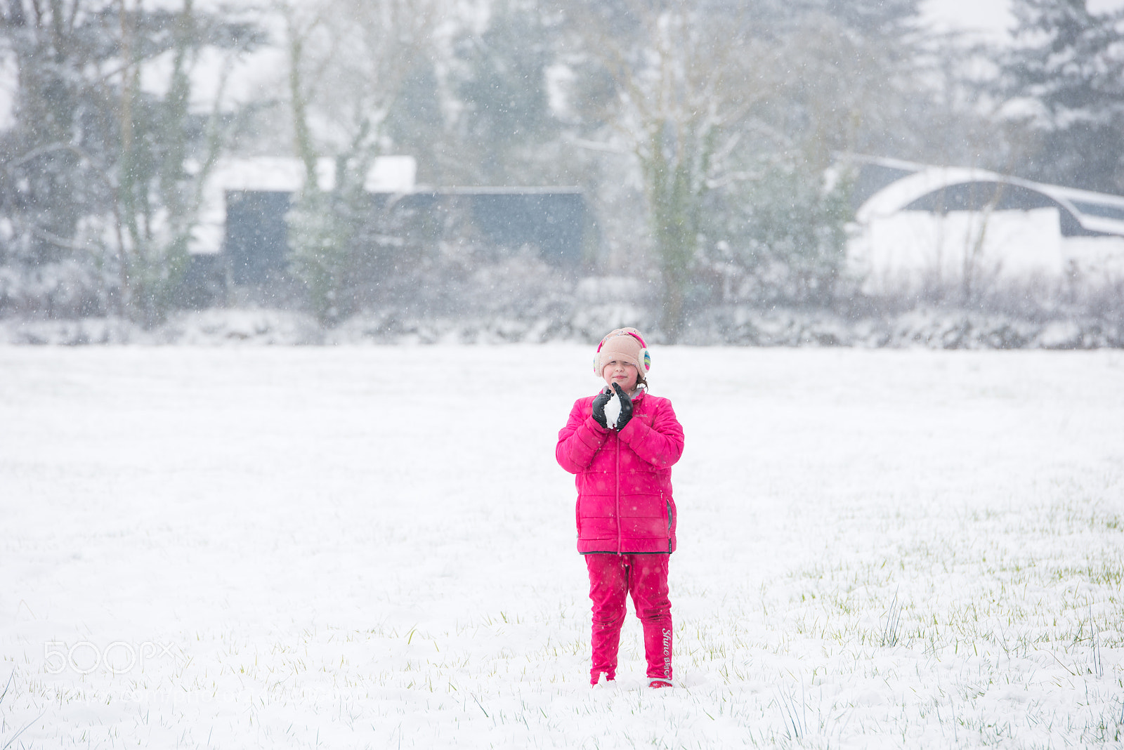 Nikon D810 sample photo. Genevieve making a snowball photography