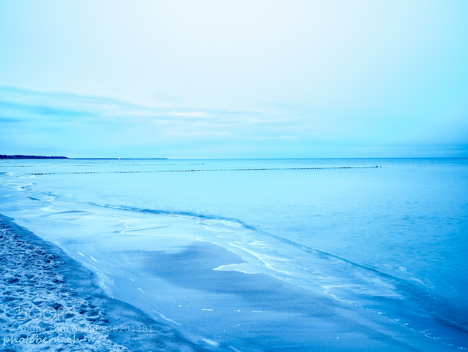 Olympus OM-D E-M1 Mark II sample photo. Blauer strand photography