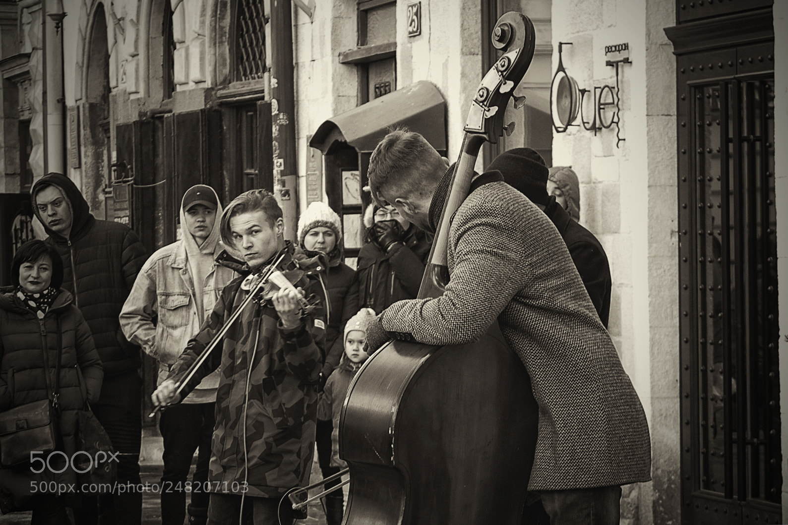 Fujifilm X10 sample photo. Buskers photography