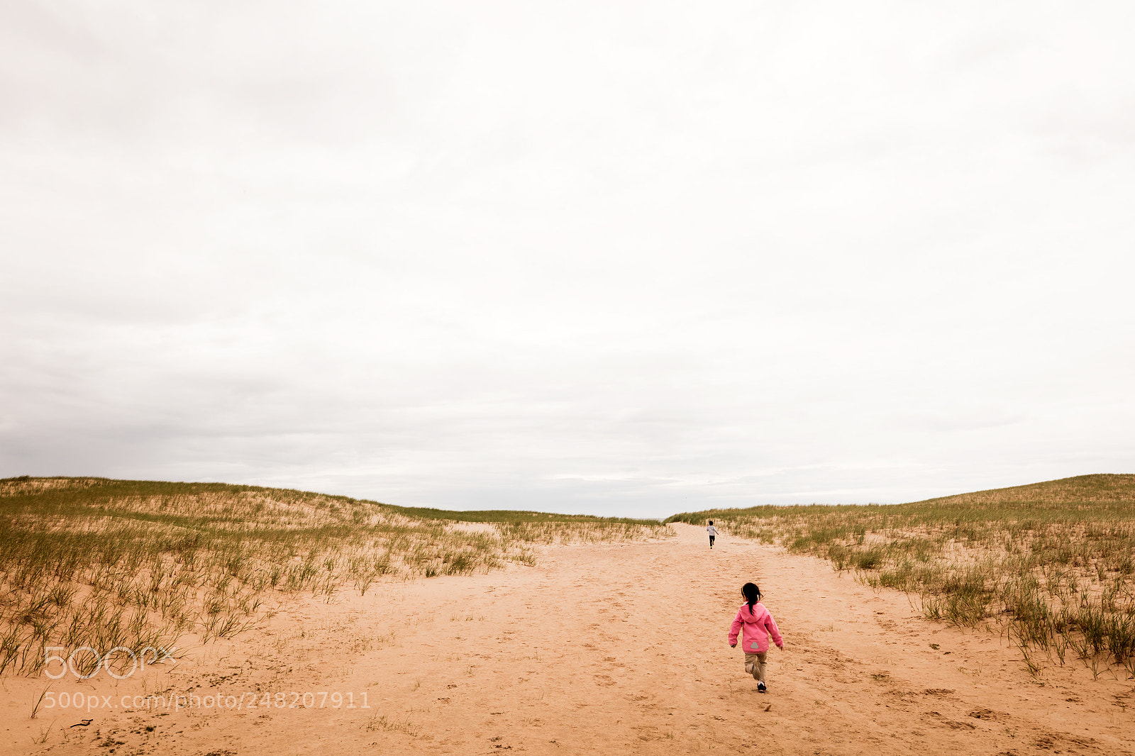 Canon EOS 5DS R sample photo. Running away photography