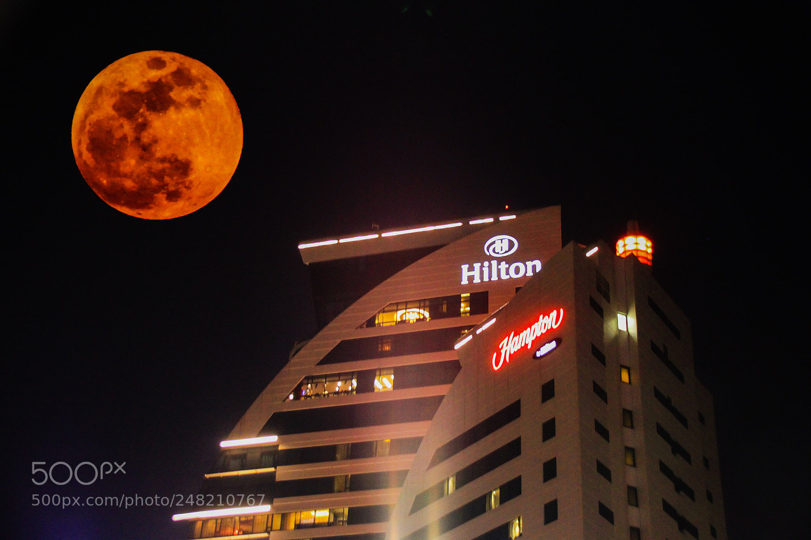 Canon EOS 500D (EOS Rebel T1i / EOS Kiss X3) sample photo. Red moon photography