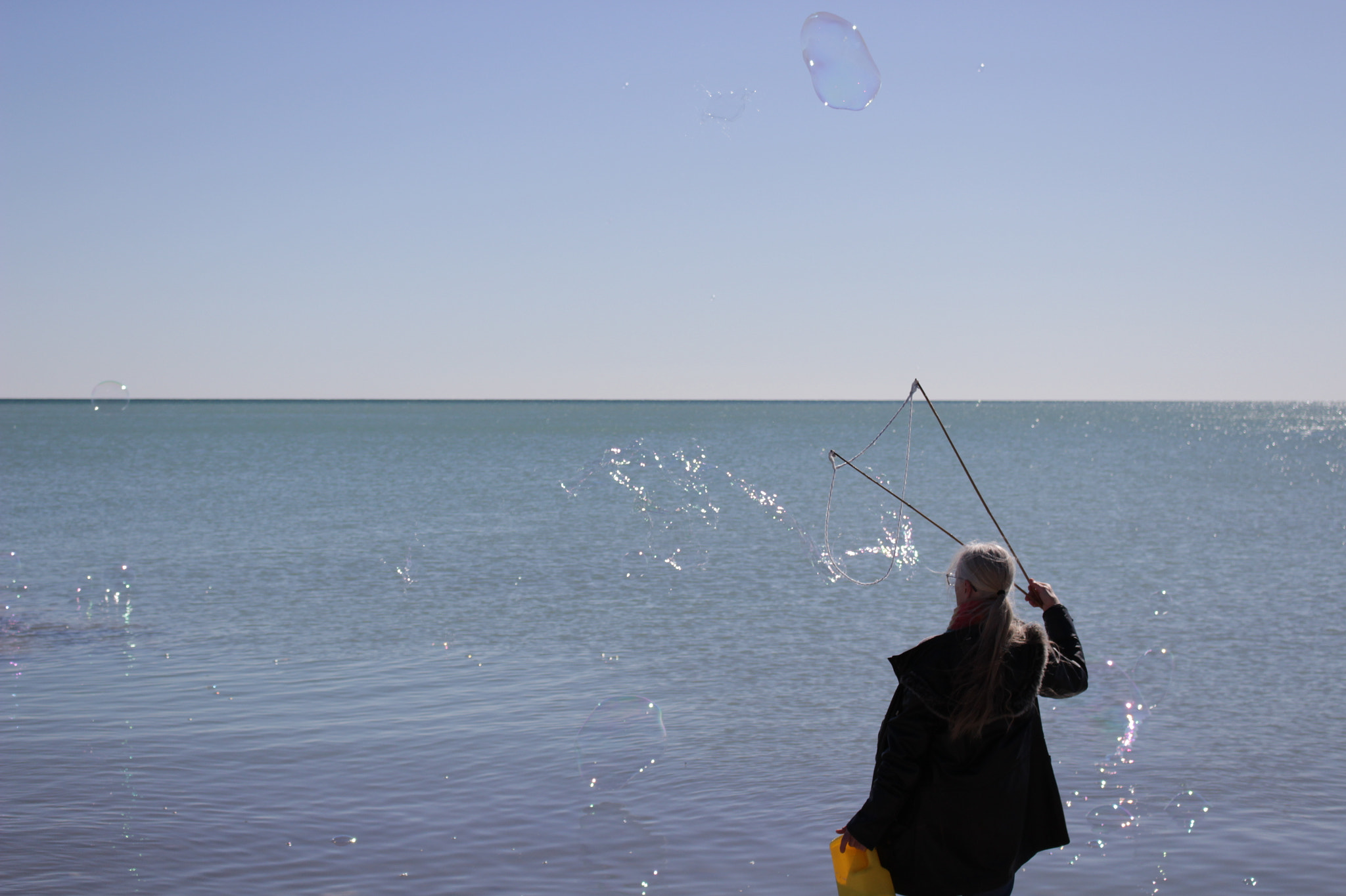 Canon EOS 100D (EOS Rebel SL1 / EOS Kiss X7) sample photo. Bubbles on the beach photography