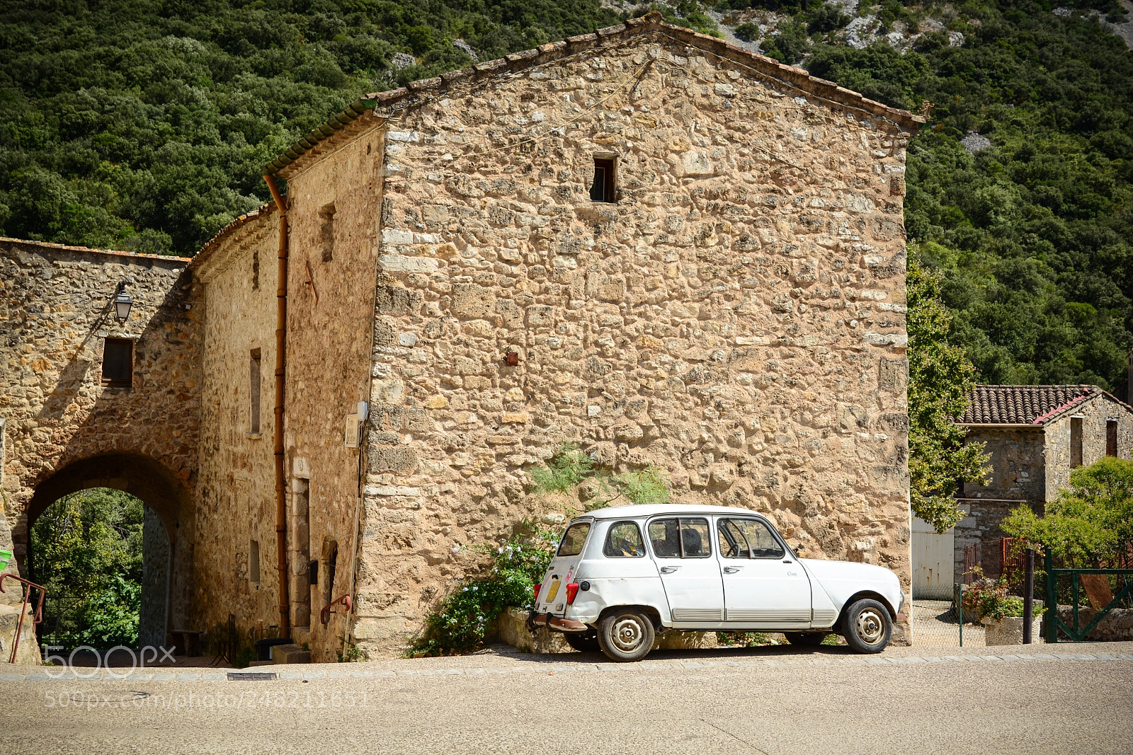 Nikon D7100 sample photo. Old car @saint-guilhem-le-désert photography