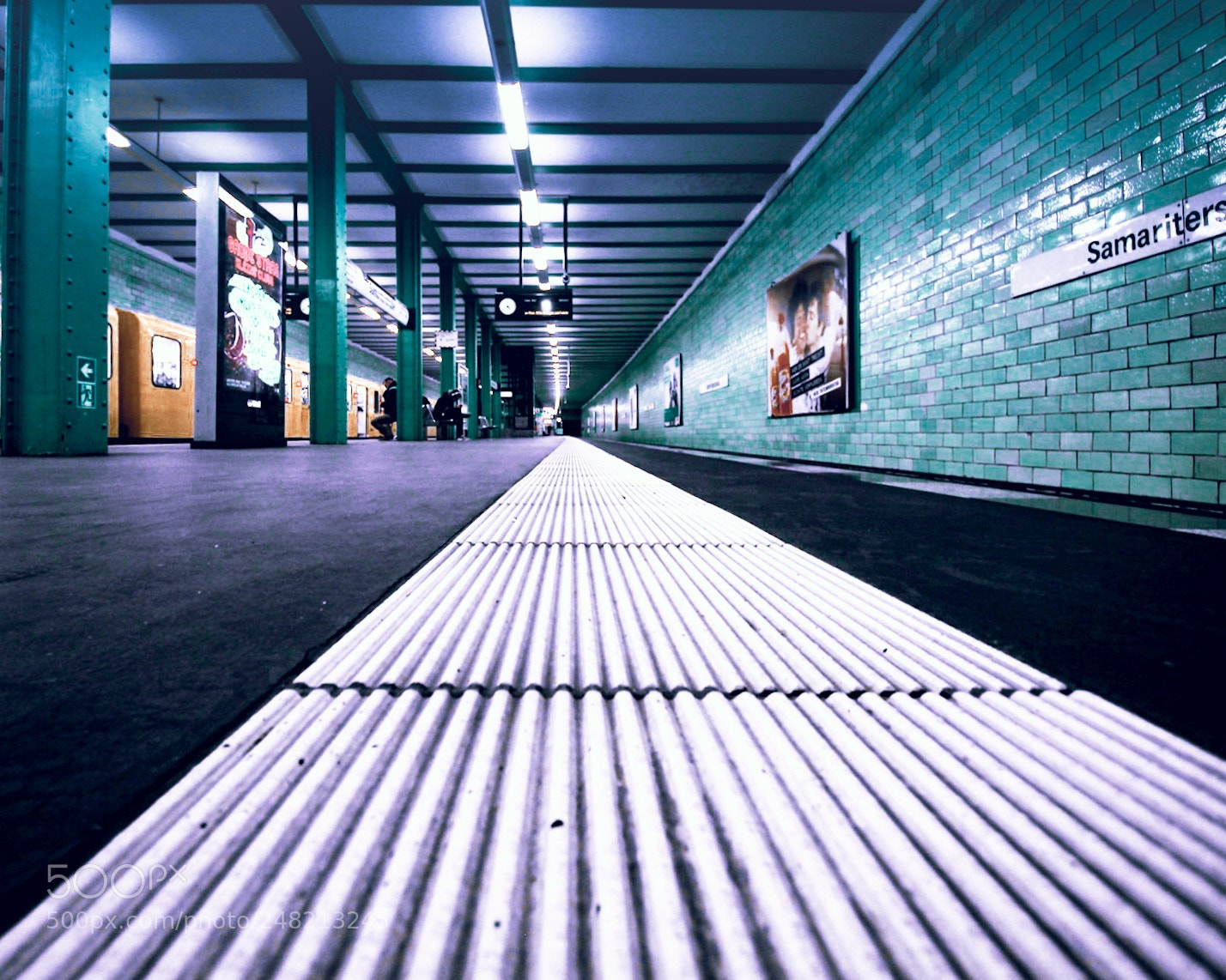 Canon EOS 600D (Rebel EOS T3i / EOS Kiss X5) sample photo. Wide green u-bahn 2 photography