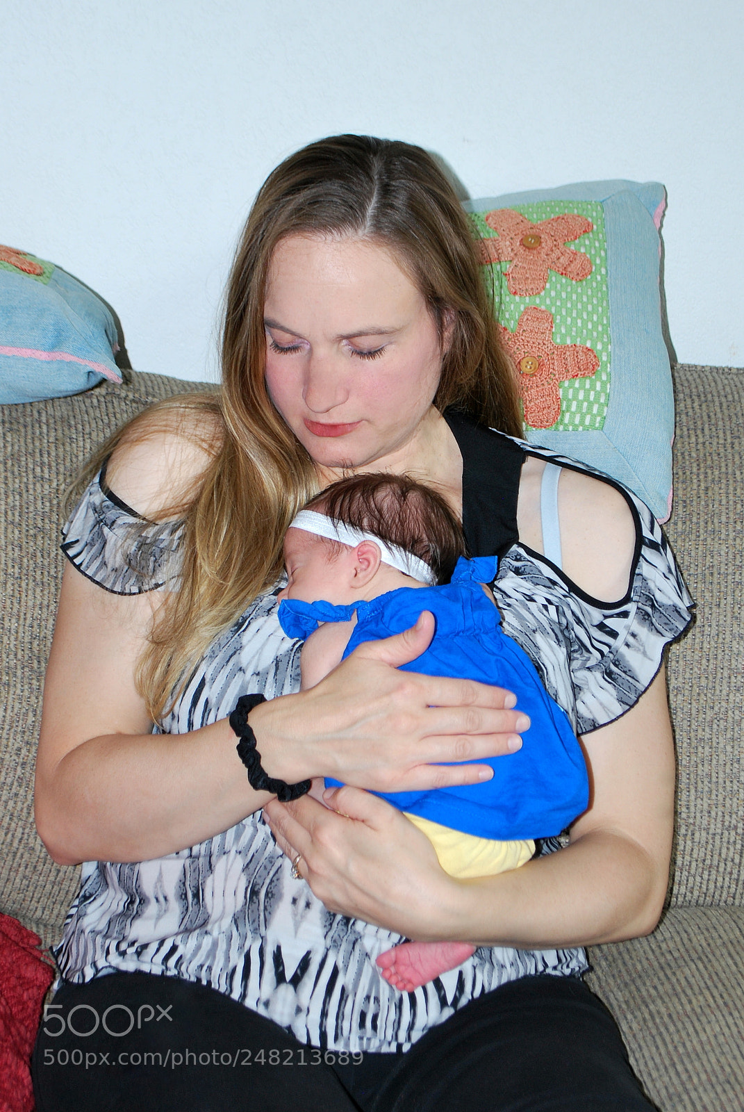 Nikon D60 sample photo. Mom and newborn girl. photography