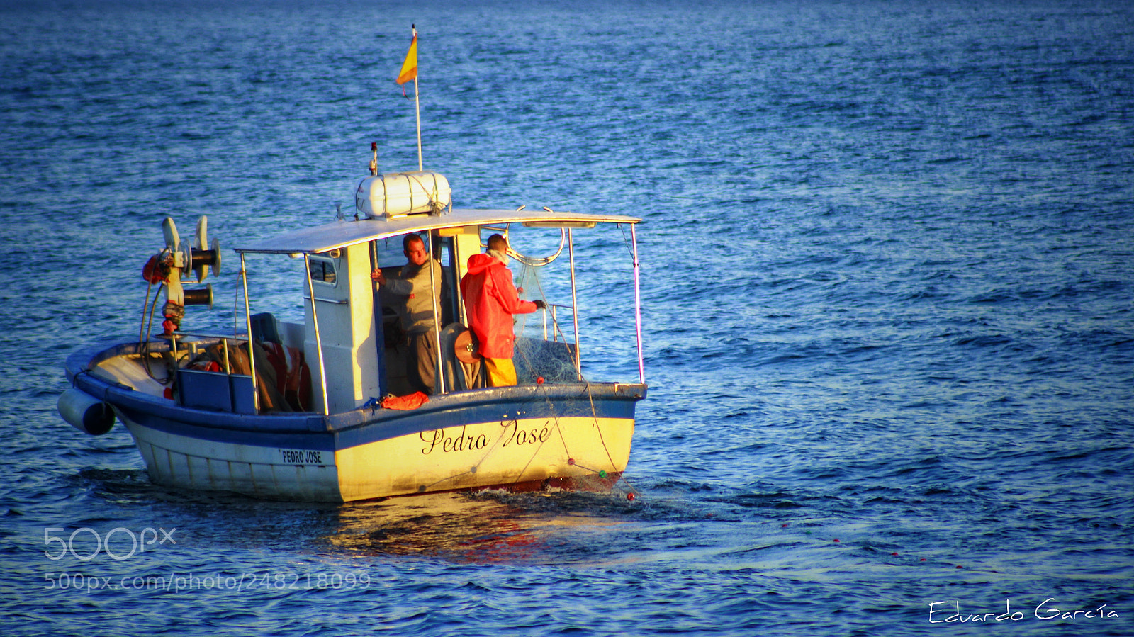 Canon EOS 600D (Rebel EOS T3i / EOS Kiss X5) sample photo. Echando redes photography