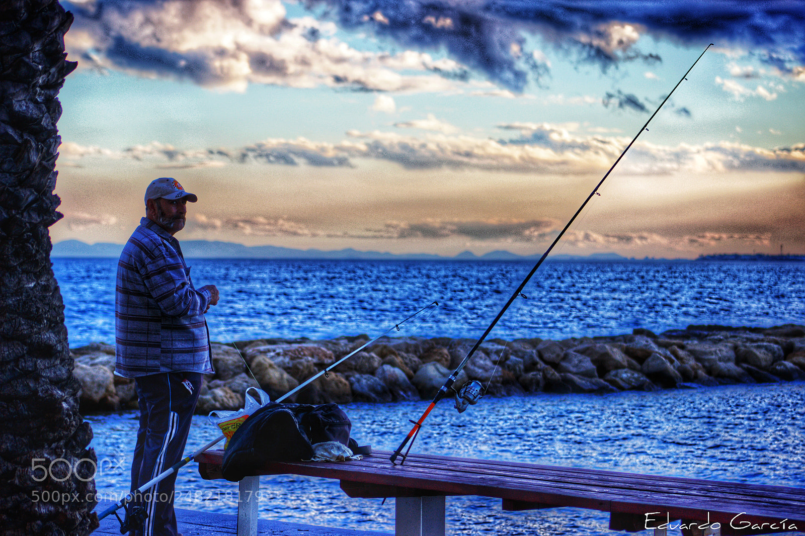 Canon EOS 600D (Rebel EOS T3i / EOS Kiss X5) sample photo. Preparando la pesca photography