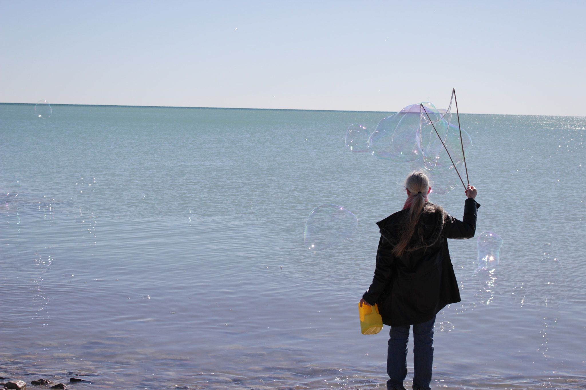 Canon EOS 100D (EOS Rebel SL1 / EOS Kiss X7) sample photo. Bubbles at the #thebeach#toronto photography
