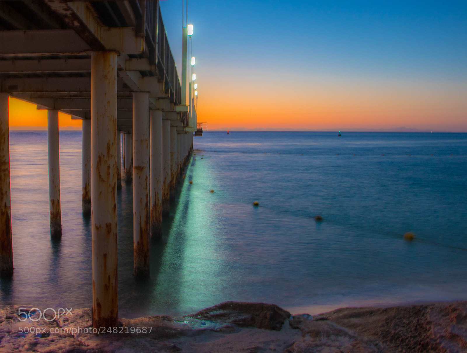 Canon EOS 77D (EOS 9000D / EOS 770D) sample photo. Luces del muelle en photography
