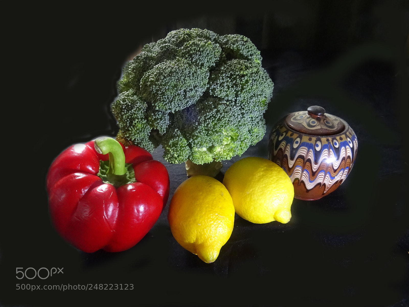 Sony DSC-HX60V sample photo. Broccoli, lemons & red pepper photography