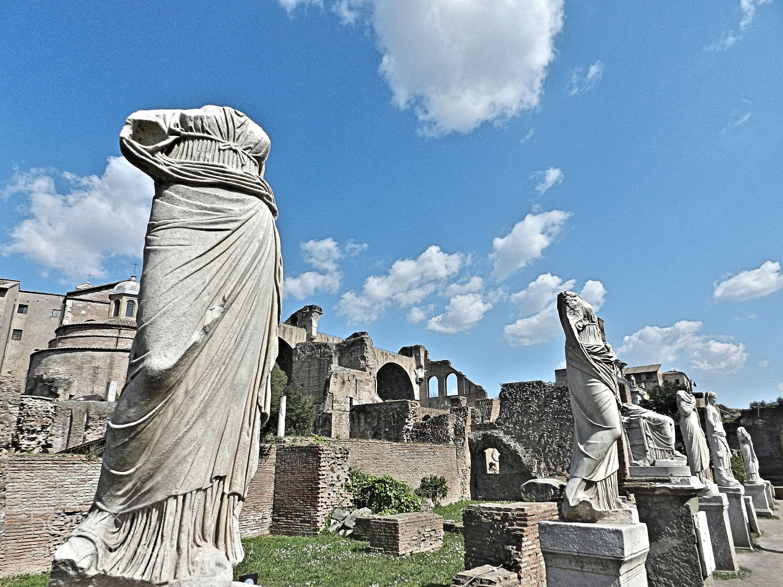 Nikon Coolpix P500 sample photo. Ancient rome photography