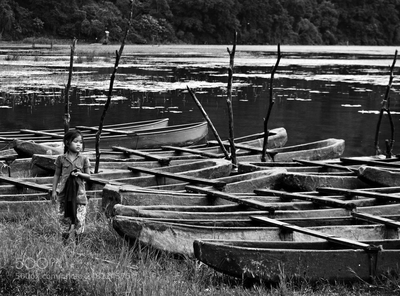 Panasonic Lumix DMC-GH4 sample photo. Little girl & canoes photography