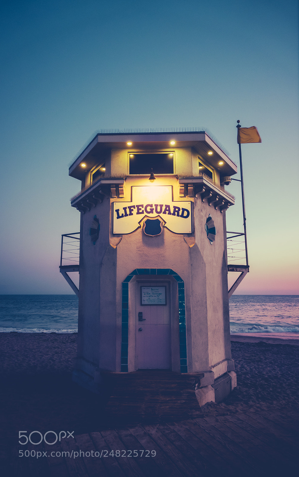 Sony Cyber-shot DSC-RX10 III sample photo. Vintage lifeguard station photography