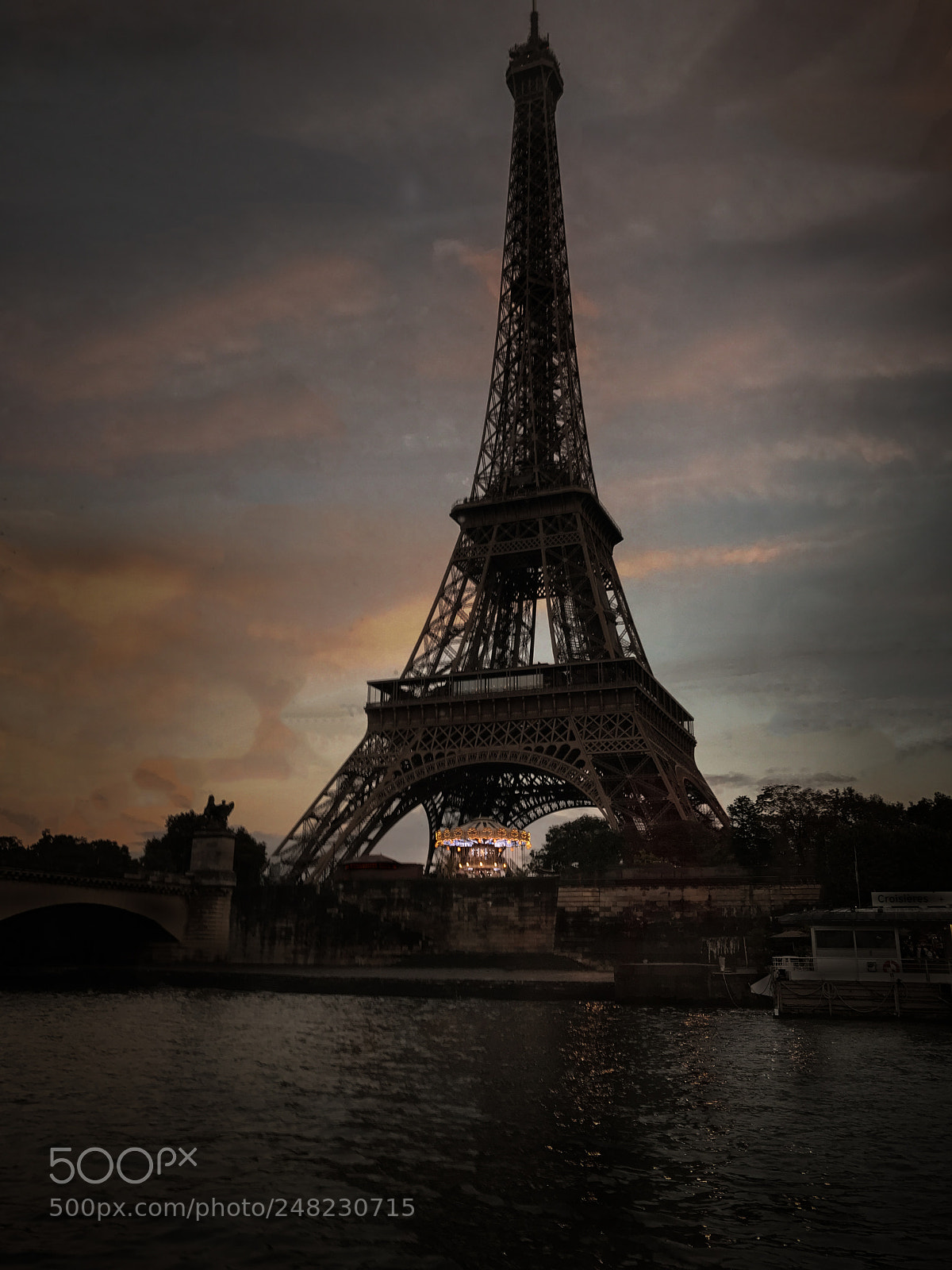 Apple iPhone 7 sample photo. Eiffel carrousel photography