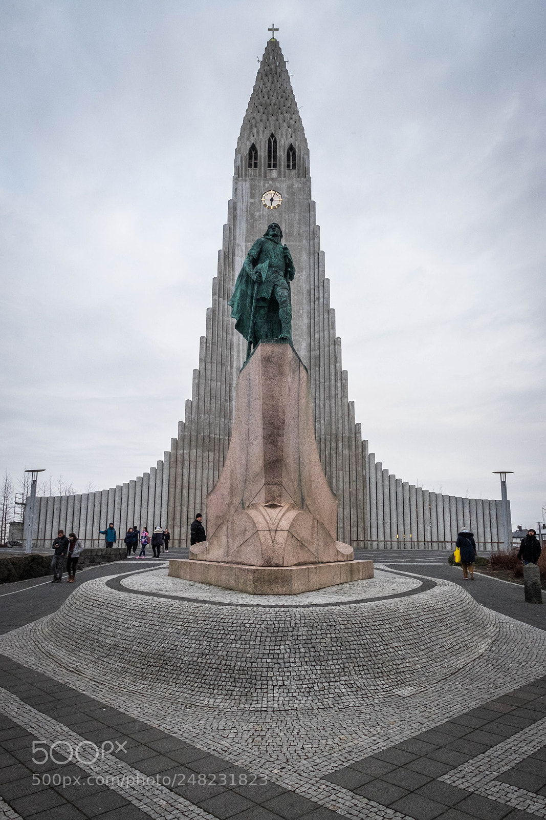 Fujifilm X-T10 sample photo. Leif erikson leads the photography