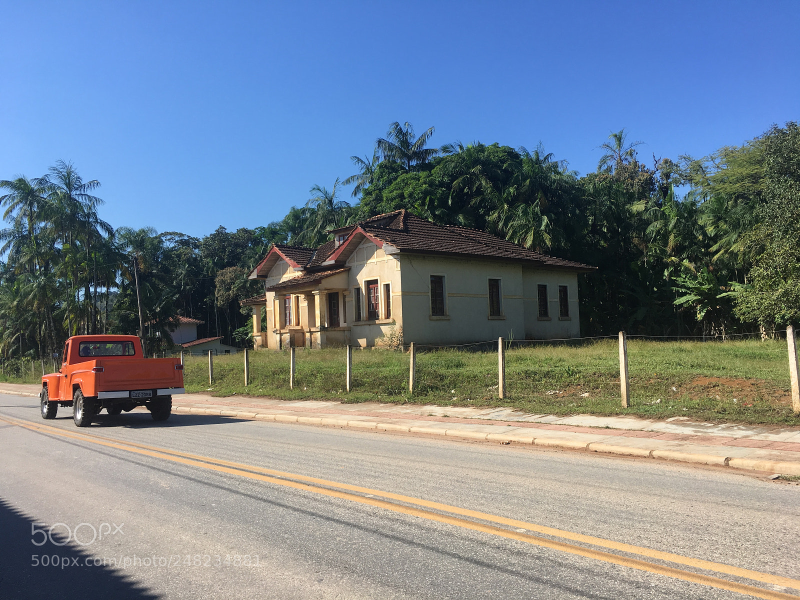 Apple iPhone 6s sample photo. Old car and house photography