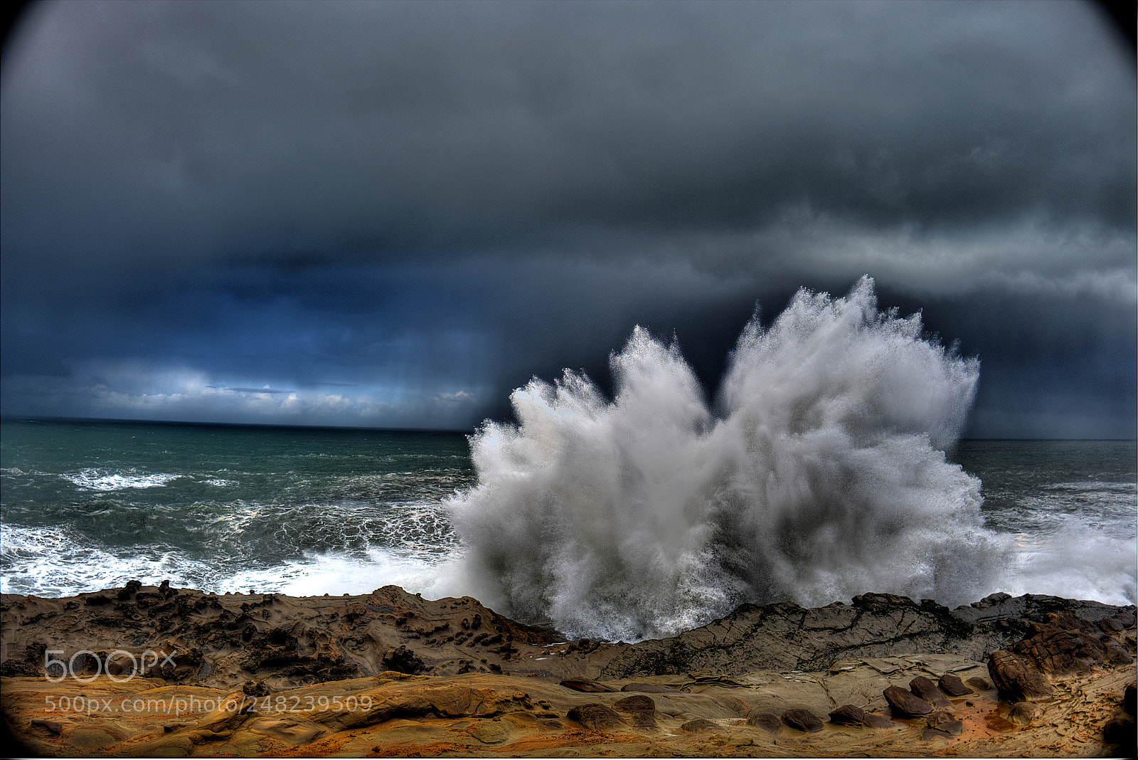 Leica Q (Typ 116) sample photo. Crashing wave in winter photography