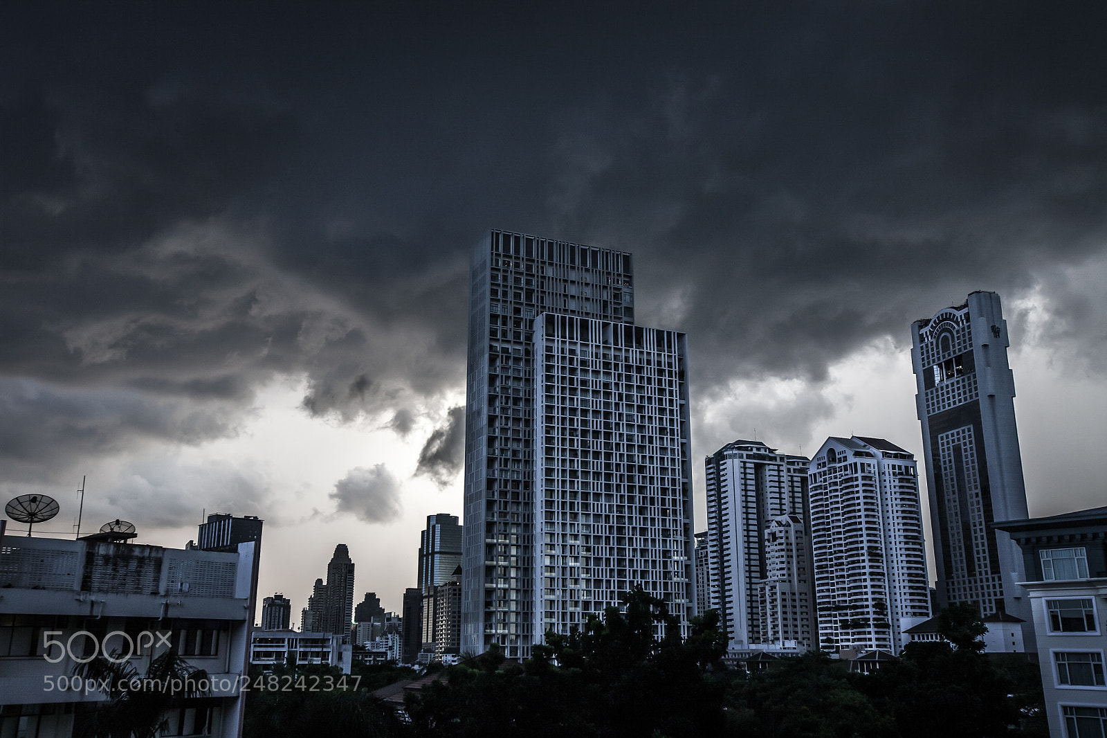 Canon EOS 5D sample photo. The weight of the photography