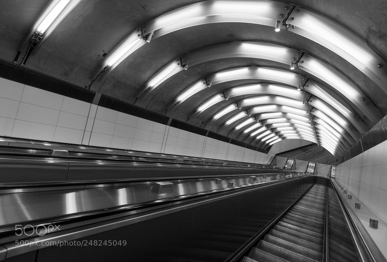 Nikon D90 sample photo. Th street subway escalator photography