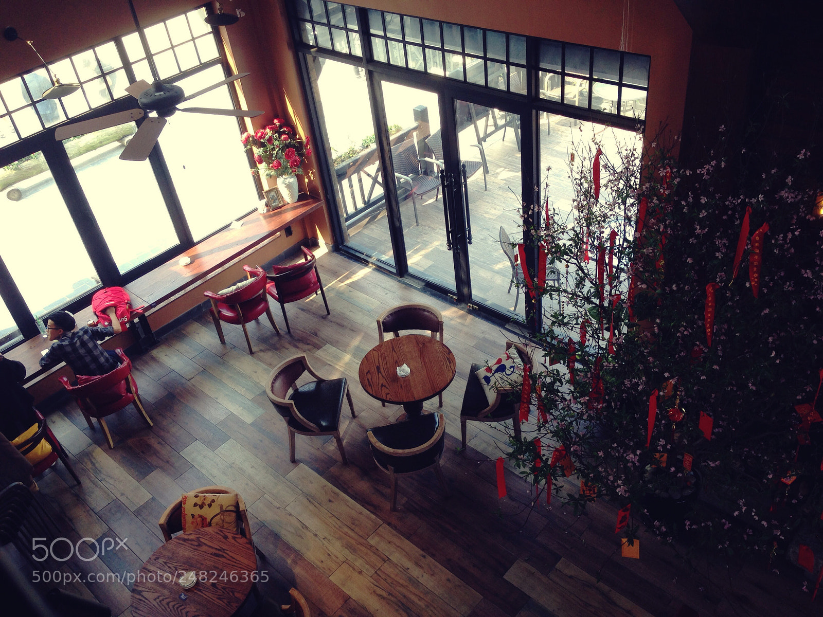 Apple iPhone 5 sample photo. Cafe house photography