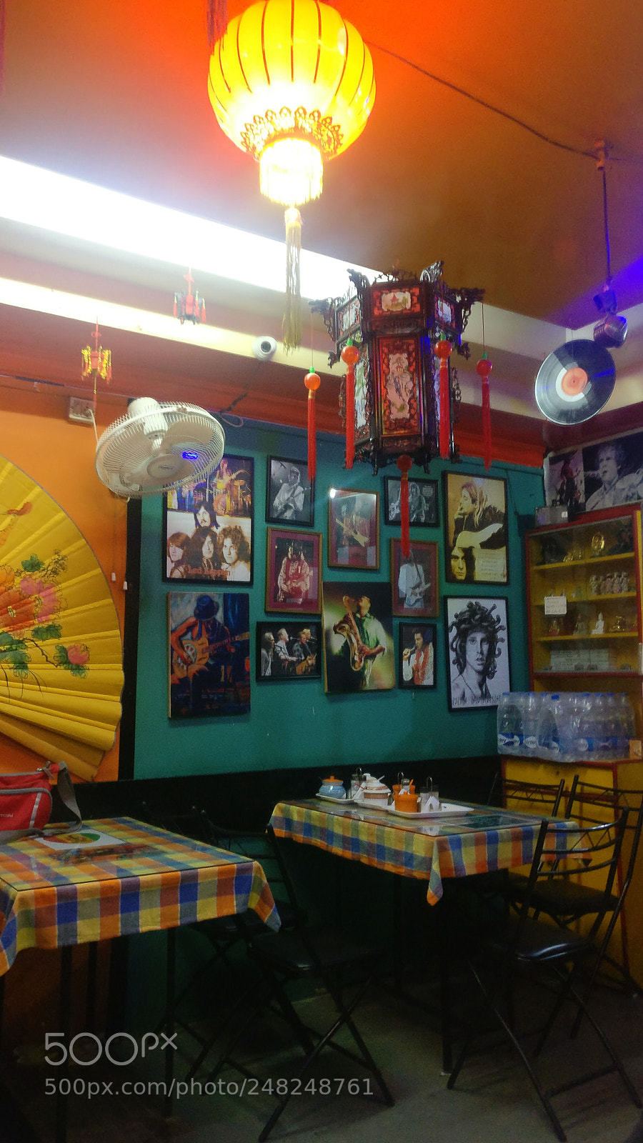 OnePlus A3003 sample photo. Restaurant decorations photography