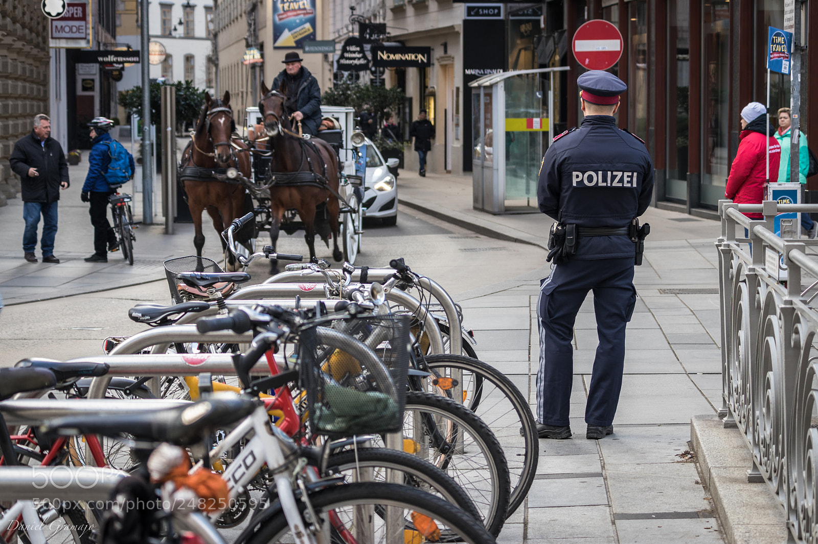 Canon EOS 80D sample photo. Eins zwei polizei photography