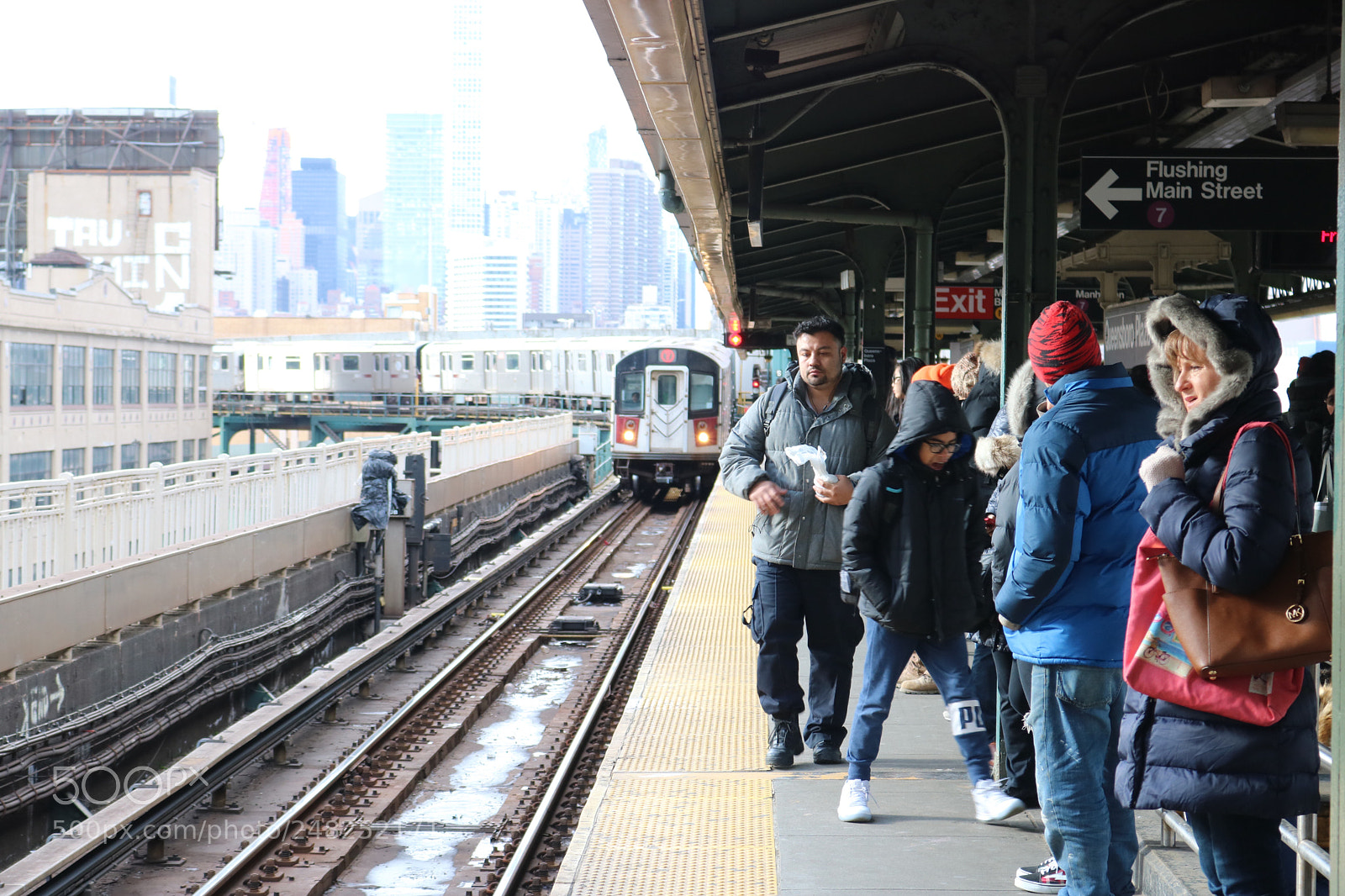 Canon EOS 750D (EOS Rebel T6i / EOS Kiss X8i) sample photo. Subway photography