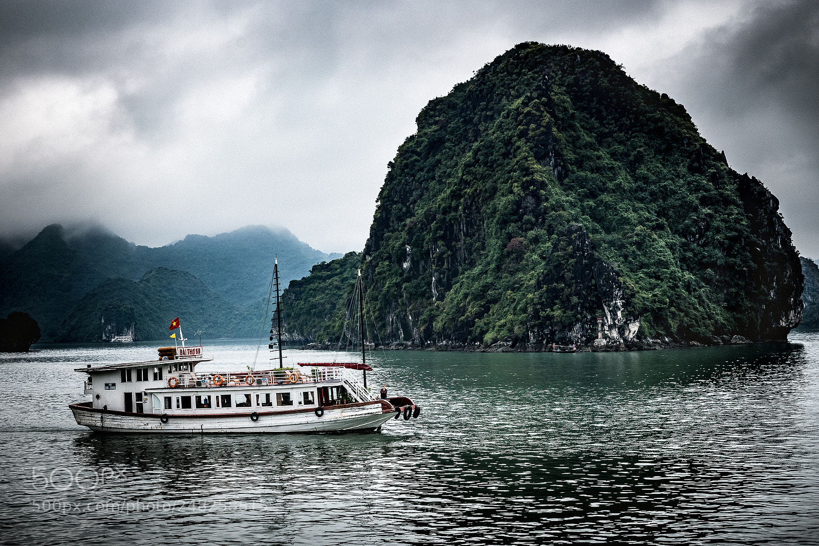 Nikon D5500 sample photo. Halong bay photography