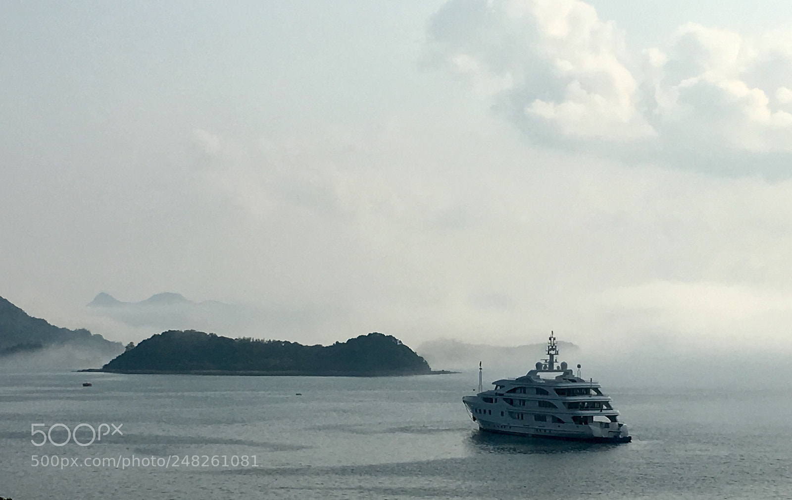 Apple iPhone 6s Plus sample photo. Foggy sun and sea photography