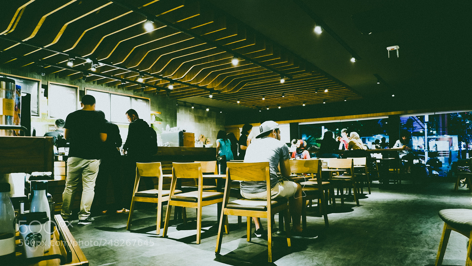 Fujifilm X-A3 sample photo. Great ambience | coffe shop photography