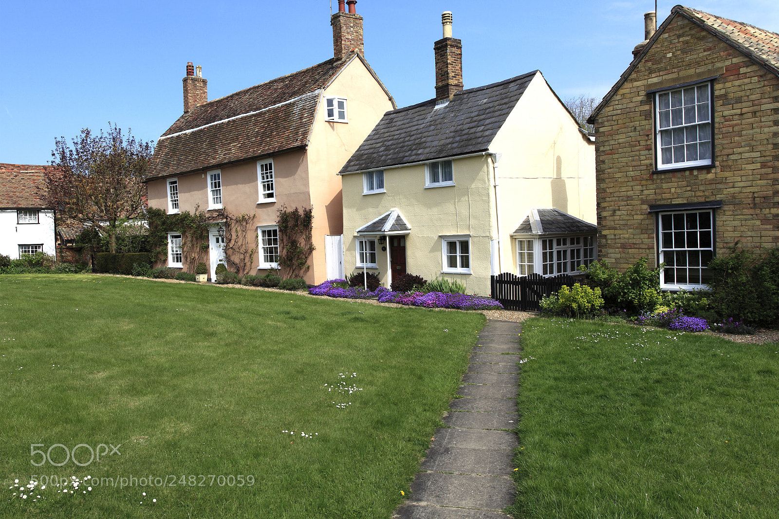 Canon EOS 5D Mark II sample photo. Colourful cottages, kimbolton village photography
