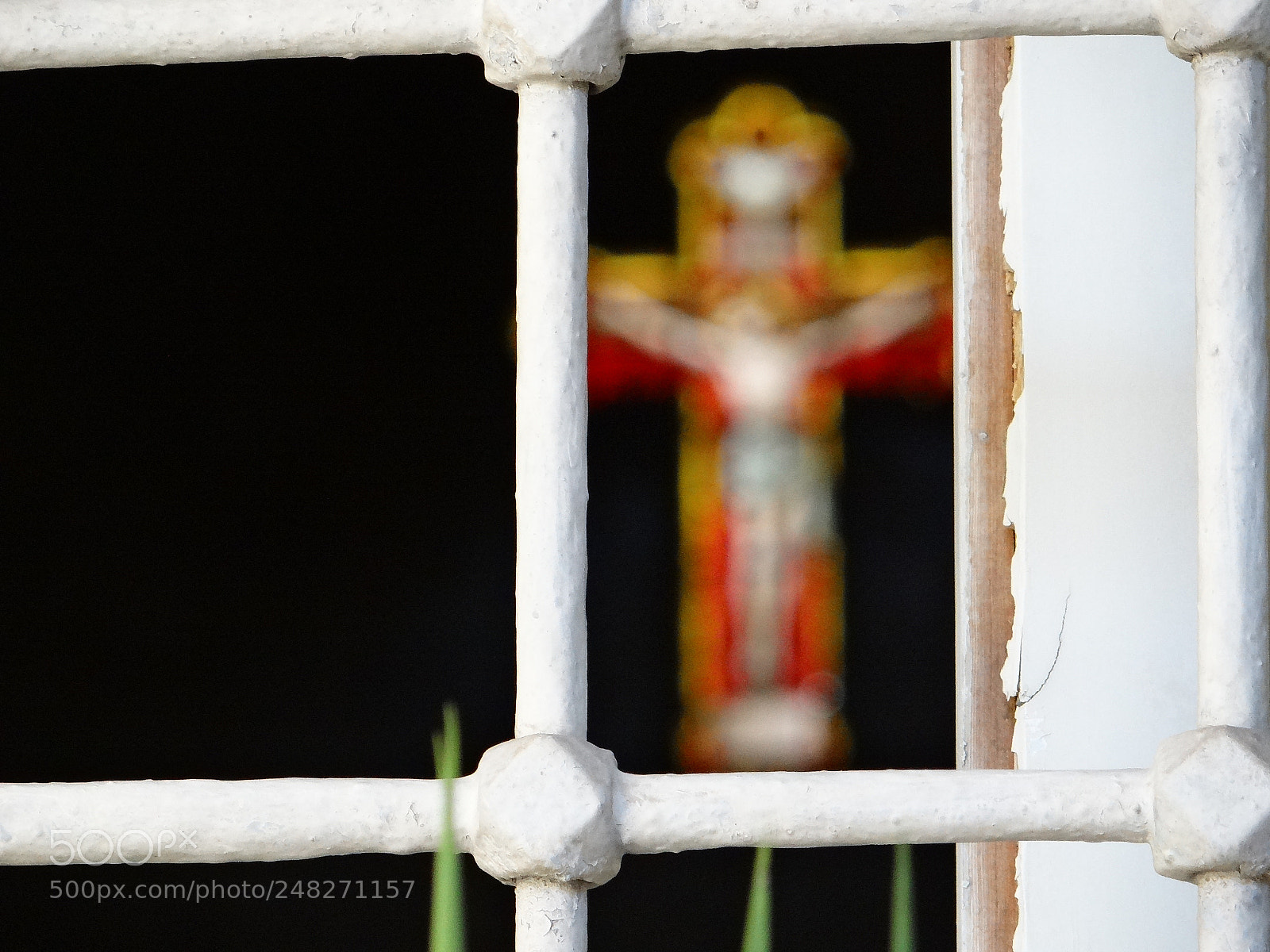 Sony DSC-HX200V sample photo. Vitrail cross broken window photography