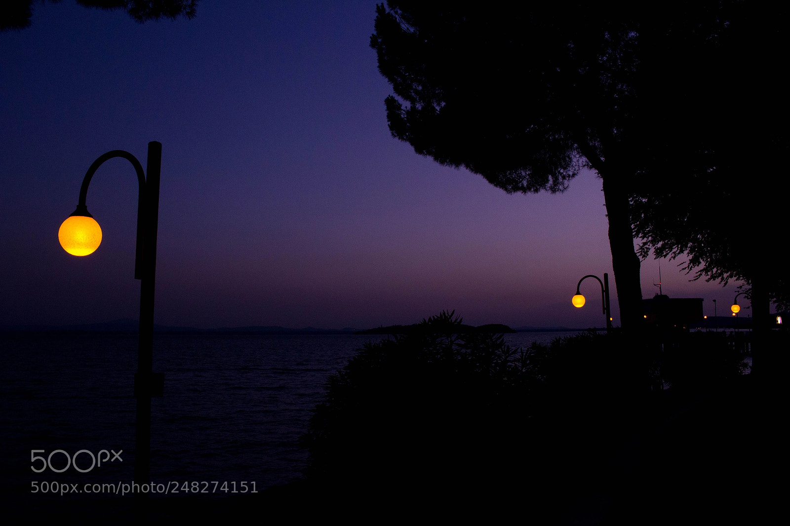 Canon EOS 100D (EOS Rebel SL1 / EOS Kiss X7) sample photo. Streetlamps on the trasimeno photography