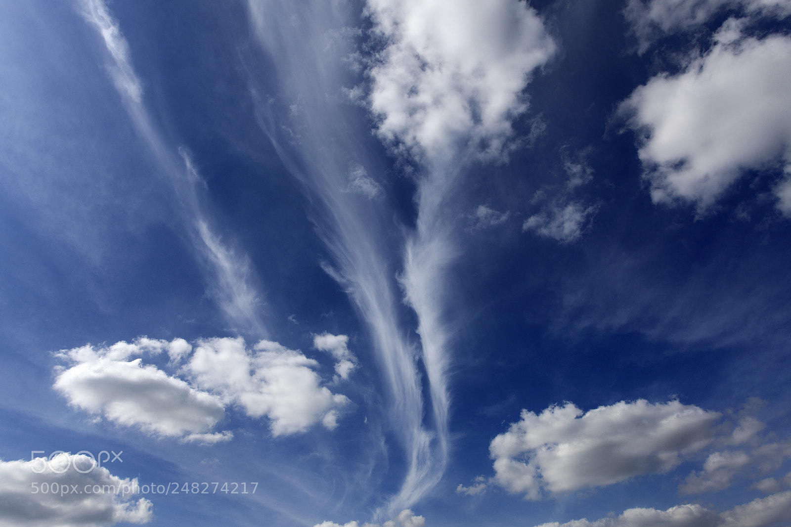 Canon EOS 5D Mark II sample photo. Cirrus clouds and cumulus photography