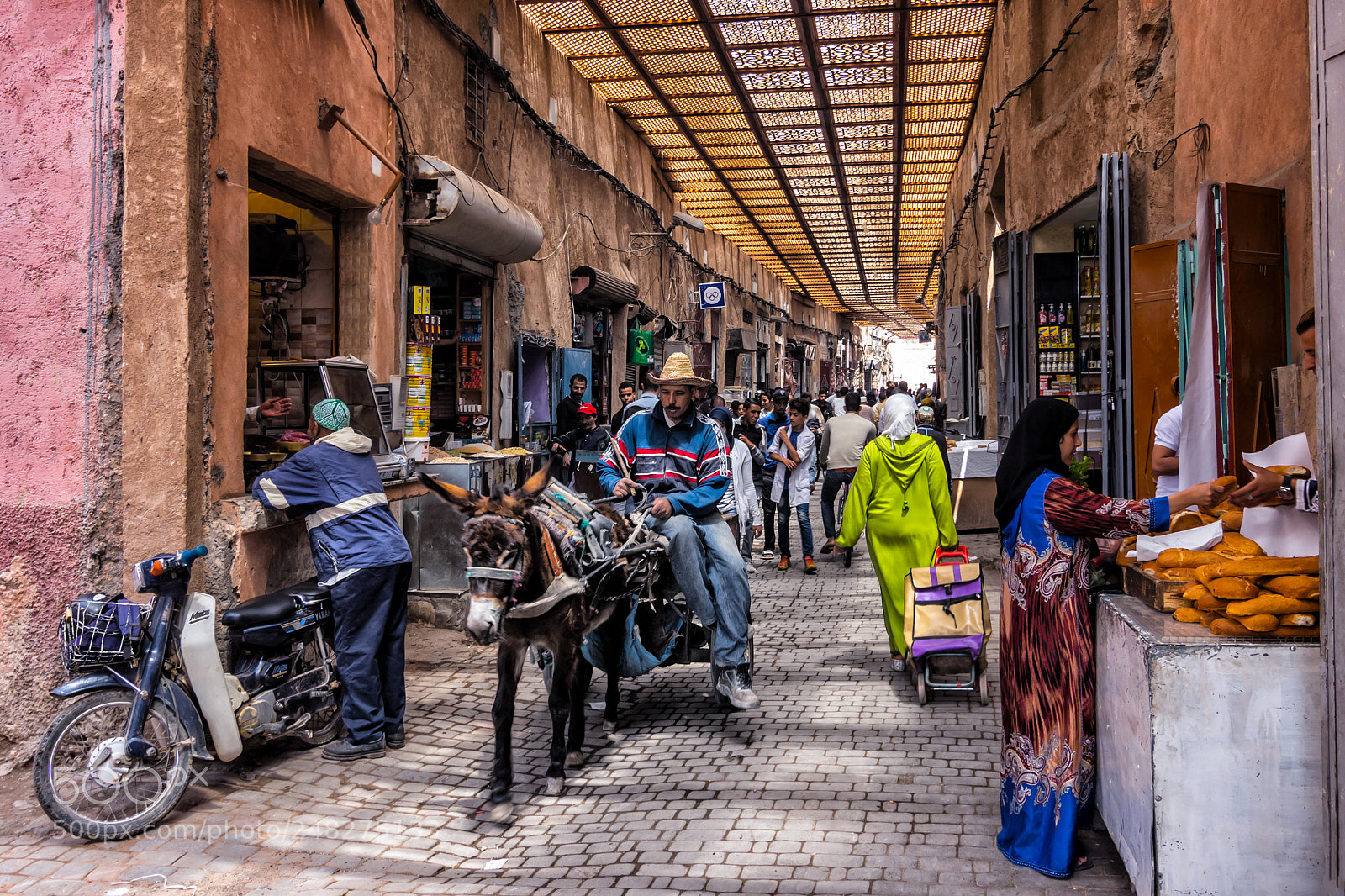 Canon EOS 700D (EOS Rebel T5i / EOS Kiss X7i) sample photo. Streets of marrakech photography