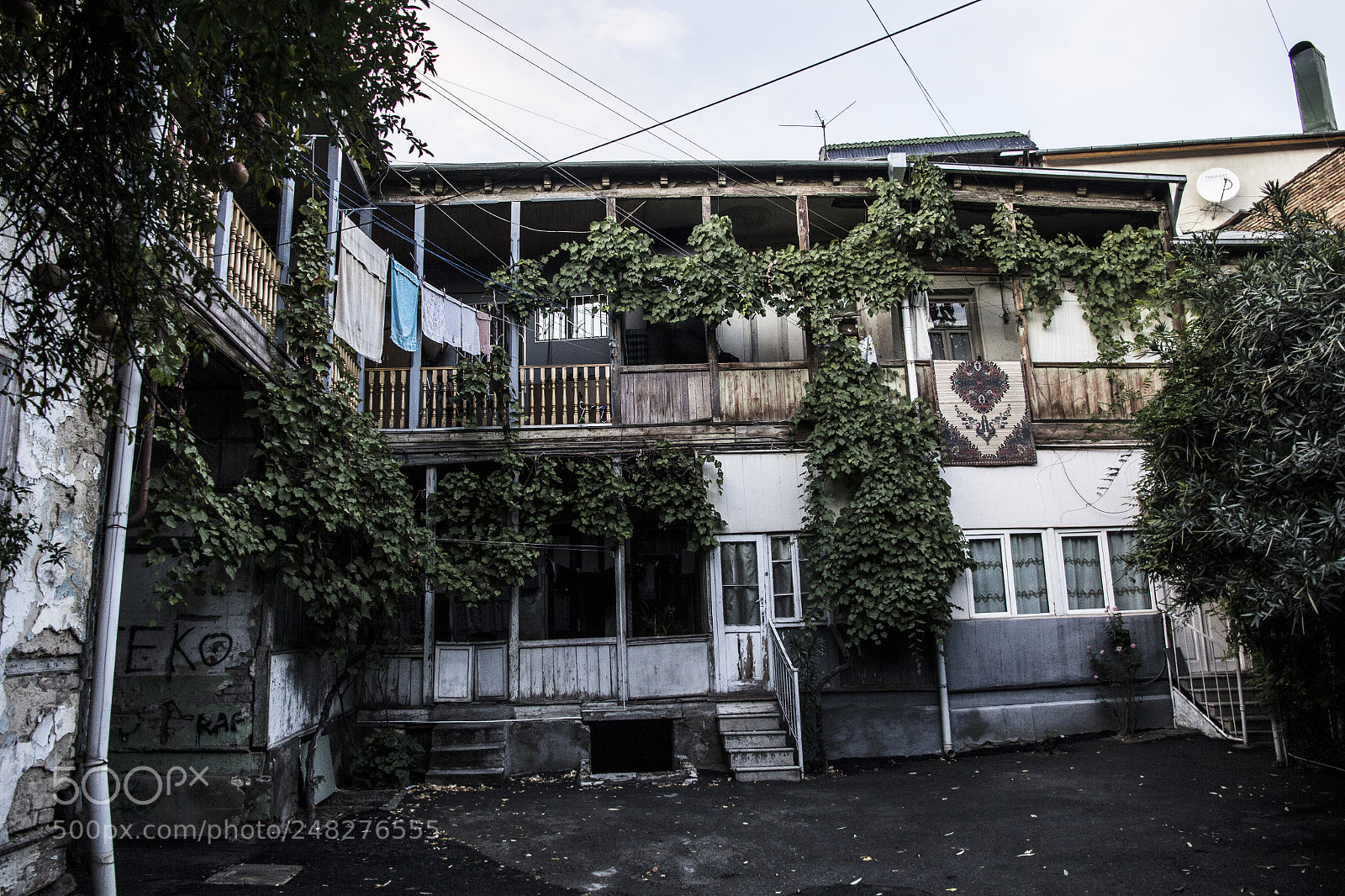 Canon EOS 60D sample photo. Tbilisi yard photography