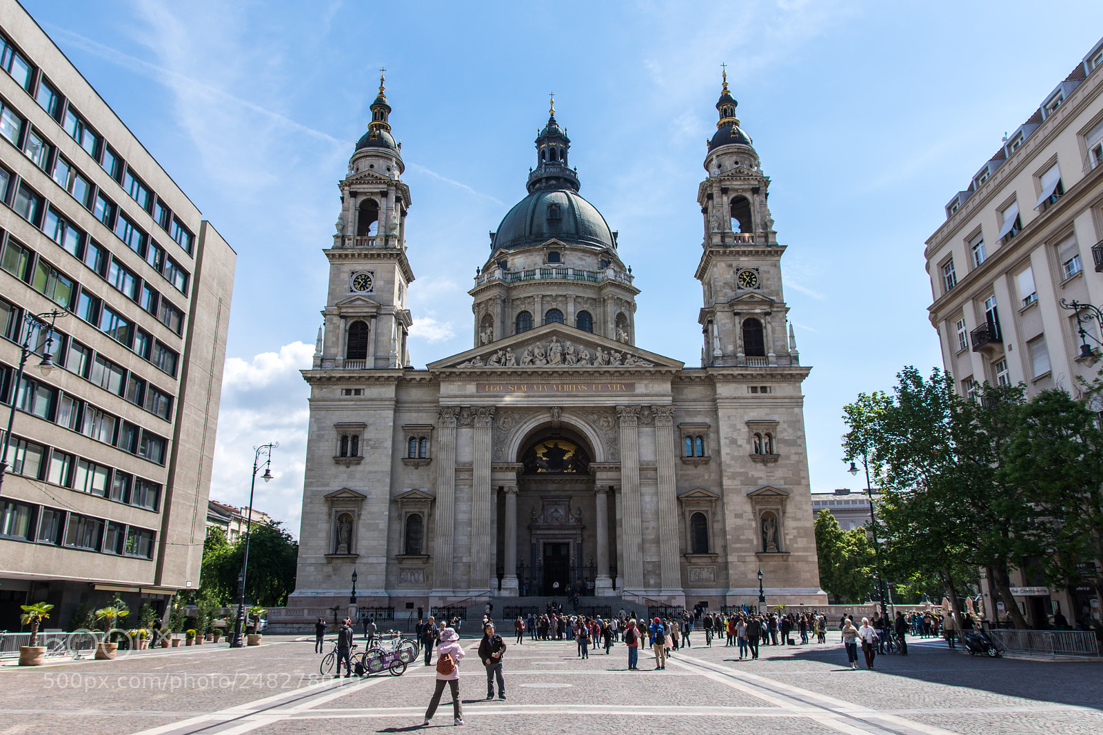Nikon D7200 sample photo. Basilica tourists photography