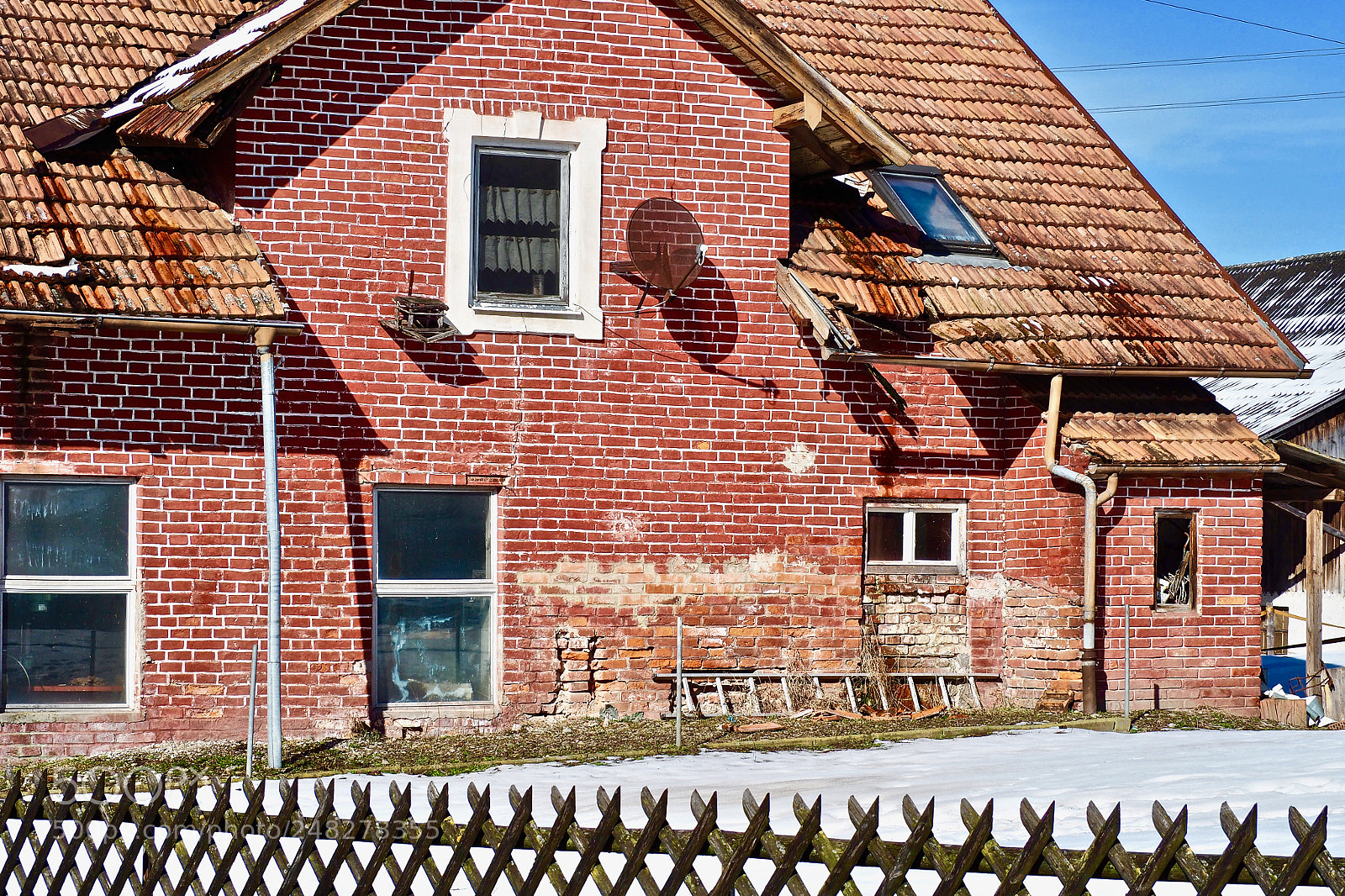 Olympus OM-D E-M5 II sample photo. Red brick house bavaria photography