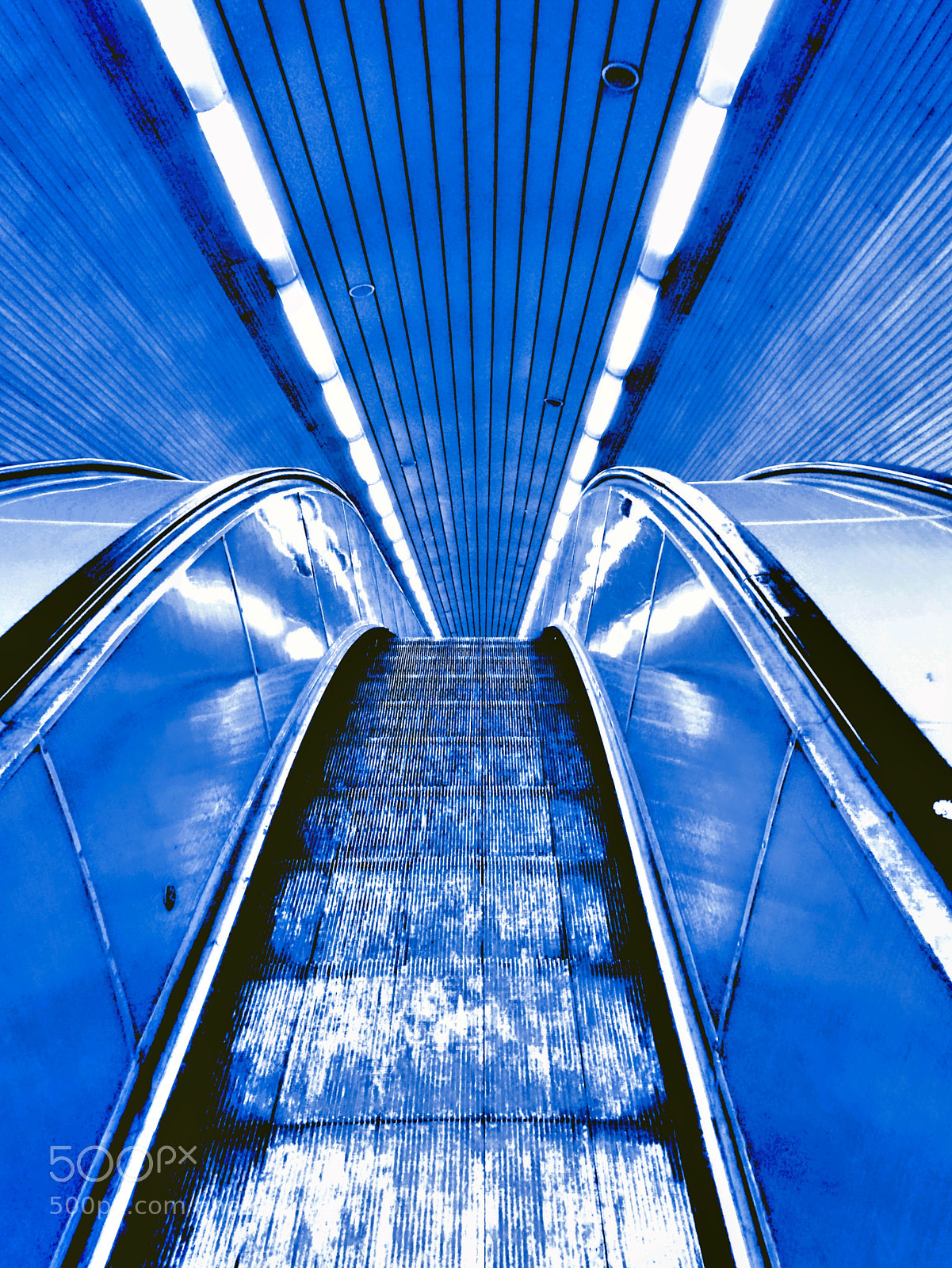 Apple iPhone 5s sample photo. Blue line - prague photography