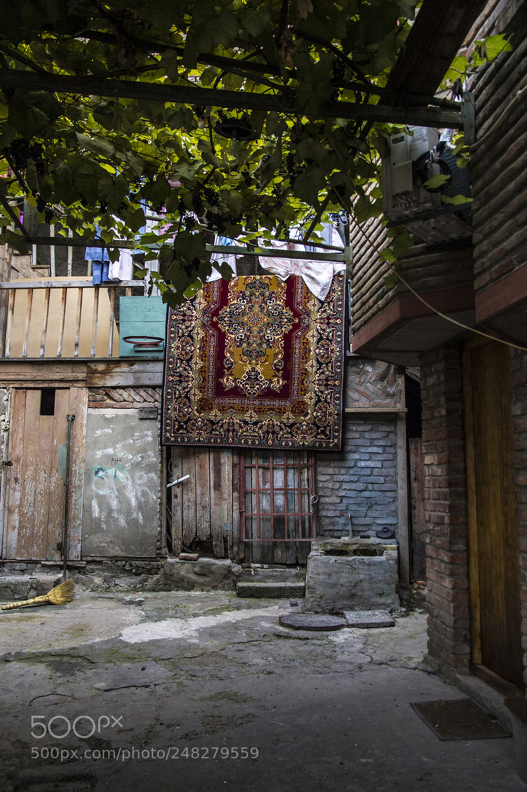 Canon EOS 60D sample photo. Tbilisi yard photography