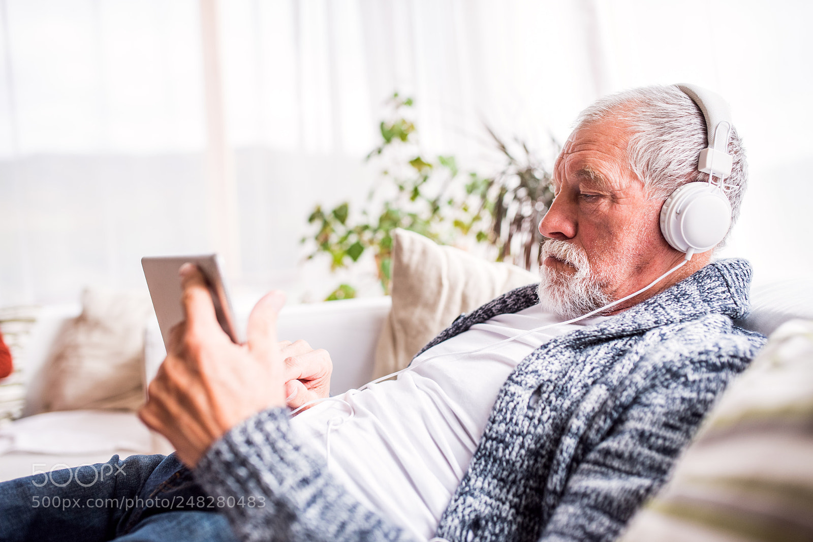 Nikon D5 sample photo. Senior man with tablet photography