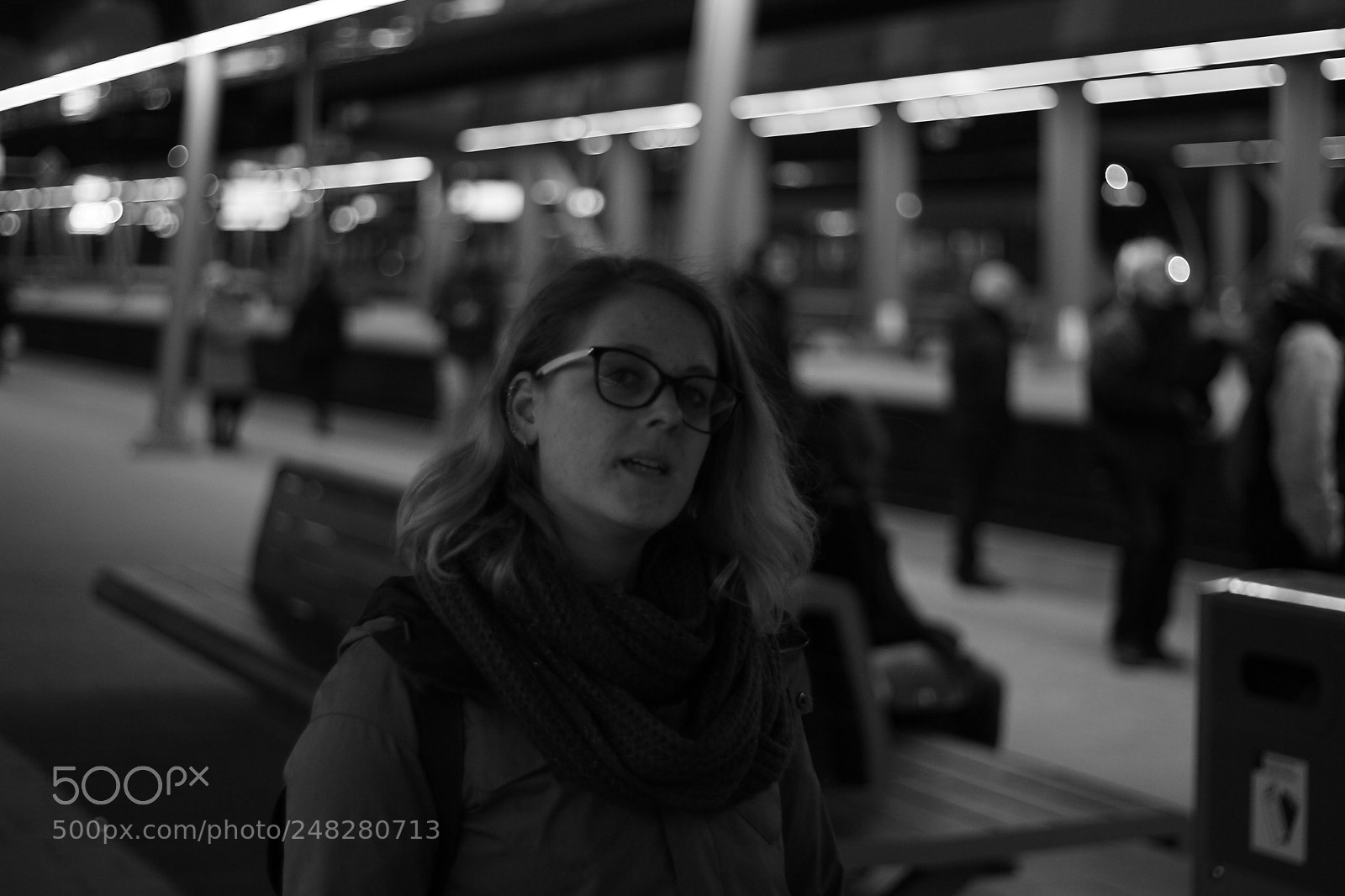 Canon EOS 600D (Rebel EOS T3i / EOS Kiss X5) + Canon EF 50mm F1.8 II sample photo. Girl at the station photography