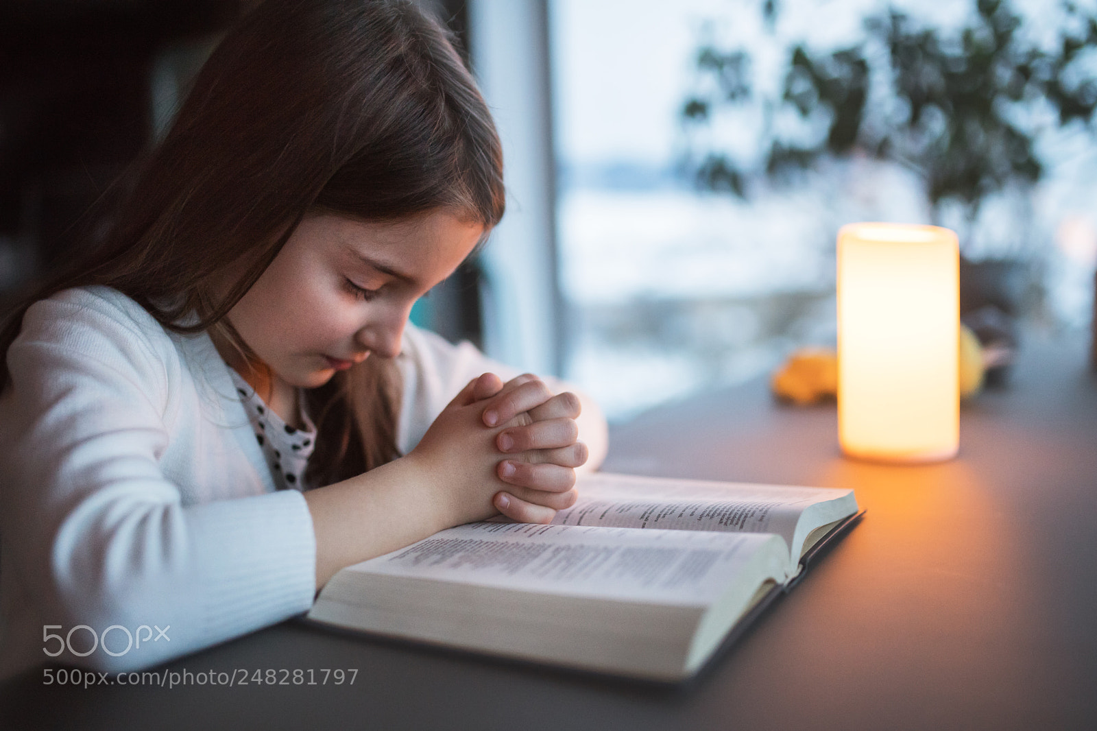 Nikon D5 sample photo. A small girl praying photography