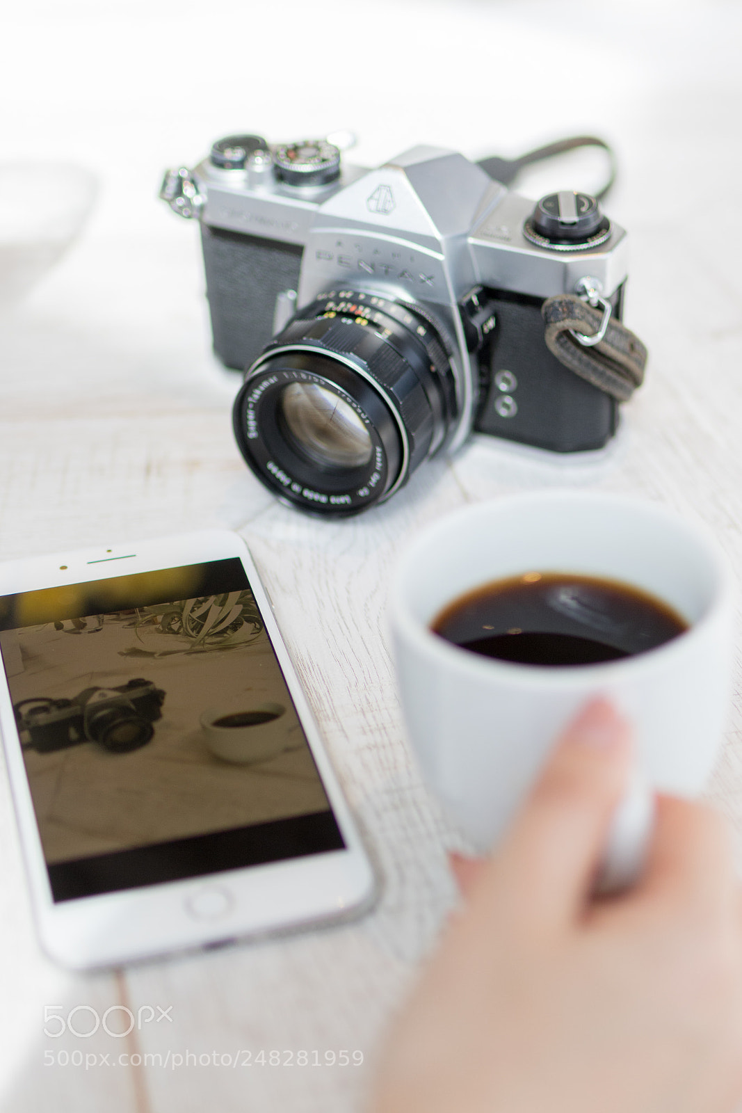Canon EOS 7D Mark II sample photo. Cafe time photography