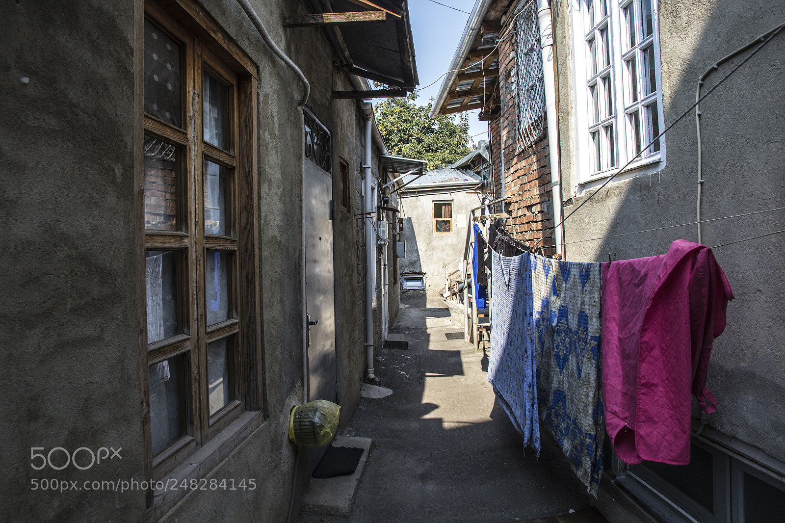 Canon EOS 60D sample photo. Tbilisi yard photography